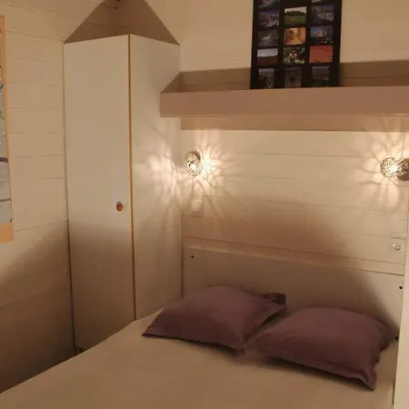 Confort 4 Pers, Terrasse Jardin - Api-1-52-1942 * Montlaur (Aveyron)