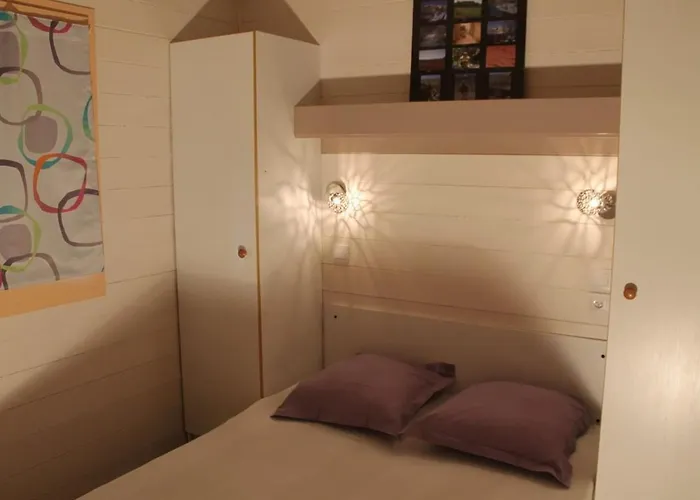 Confort 4 Pers, Terrasse Jardin - Api-1-52-1942 * Montlaur (Aveyron)