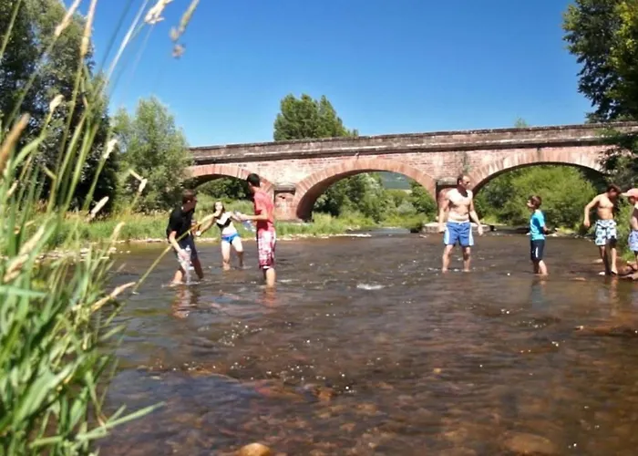 Confort 4 Pers, Terrasse Jardin - Api-1-52-1942 * Montlaur (Aveyron)